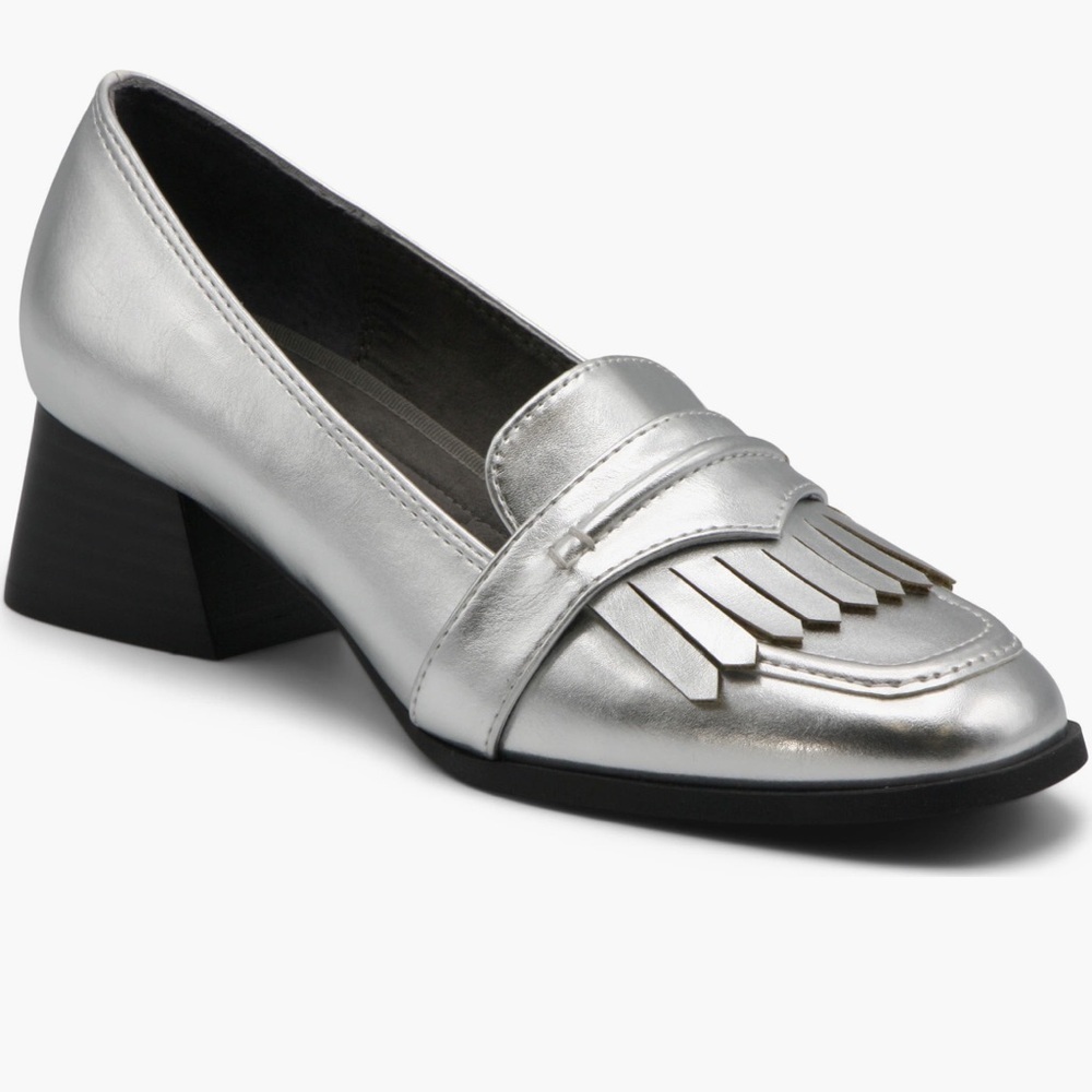 Adrienne Vittadini Silver Chrome Metallic Blossom Tassel Pump
